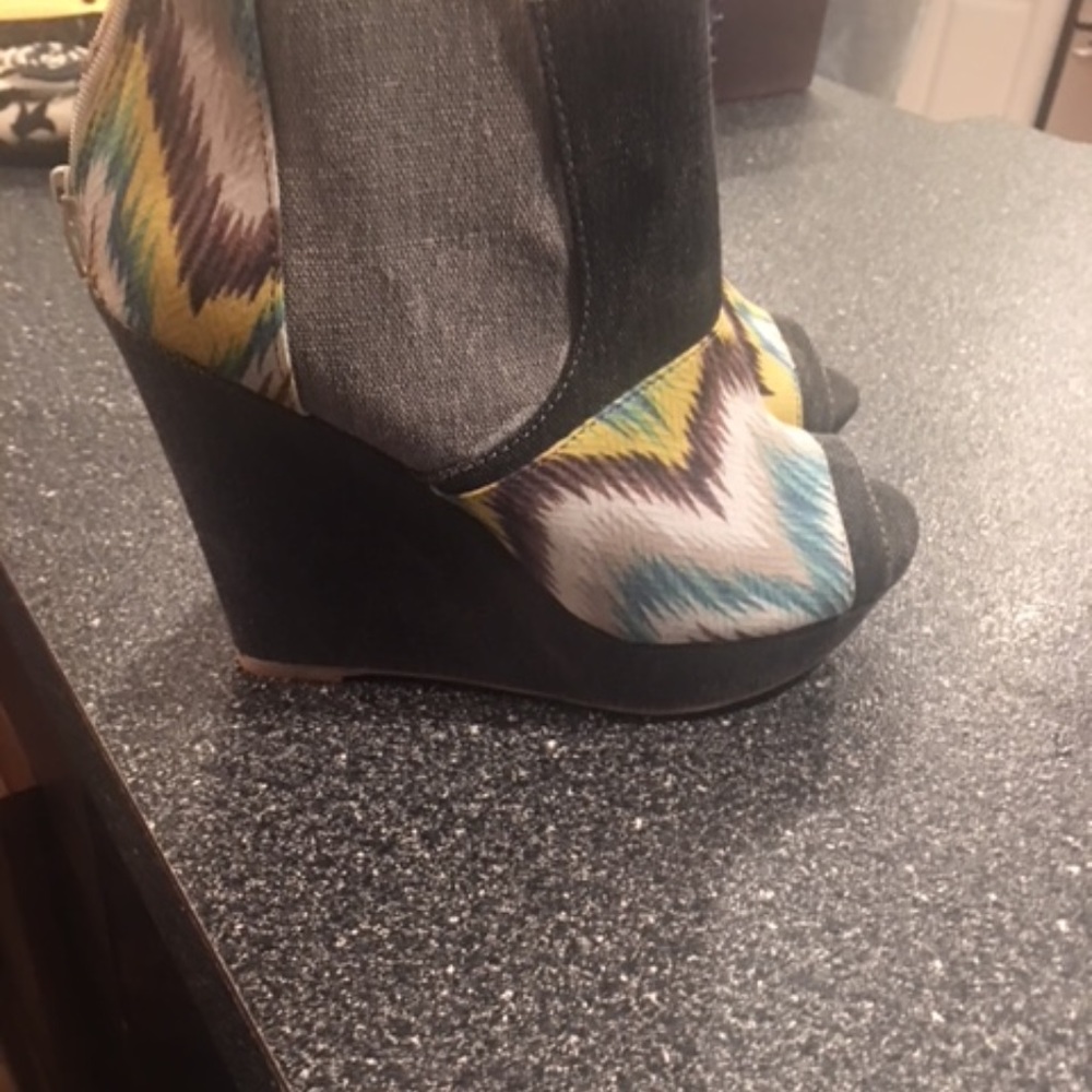 Shoes - Picture 2 of 5